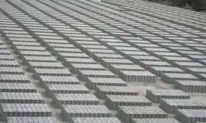 Rzędy bloczków fundamentowych czekają na budowę. Jak obliczyć ich ilość? To proste, gdy masz materiał pod ręką!
