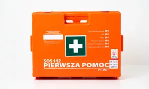 Apteczka pierwszej pomocy: Kompletny przewodnik po wyposażeniu i normach