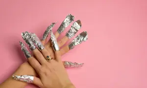 Jak ściągnąć manicure hybrydowy bez uszkodzenia paznokci?