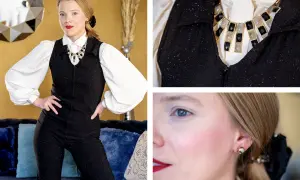 Elegancka kobieta w błyszczącym kombinezonie i naszyjniku, stylizacja inspirowana francuską marką odzieżową.