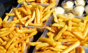Idealne mrożone frytki z air fryera: przepis krok po kroku