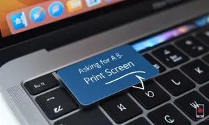 Jak zrobić screena na laptopie? Niebieska nakładka na klawiaturze z napisem "Print Screen" podpowiada, jak to zrobić.