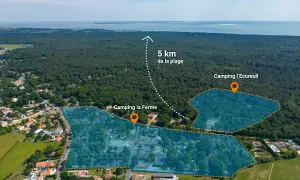 Vue aérienne de deux campings en Charente-Maritime : Camping la Ferme et Camping l'Écureuil, à 5 km de la plage.