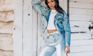 Czy kurtki jeansowe są modne? Odkryj najnowsze trendy i stylizacje