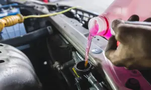 Płyn chłodniczy do Toyoty: Jak wybrać i nie zepsuć silnika?