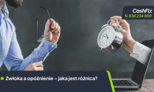 Mężczyzna z okularami w ręku i budzik wychodzący z laptopa. Czy to zwłoka, czy opóźnienie?