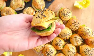 Mini pains burger maison : la recette inratable pour un moelleux parfait