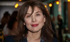 Katarzyna Herman, mimo że wygląda na lekko chorą, uśmiecha się do obiektywu.