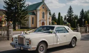 Auto do ślubu: Jak wybrać idealne? Poradnik i inspiracje