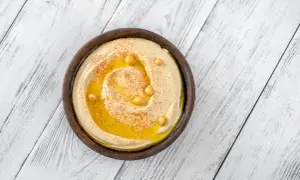 Hummus: tuczy czy pomaga schudnąć? Poznaj prawdę!