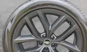 Felga do Range Rover Autobiography z oponą Pirelli Scorpion Zero All Season.