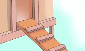 Detalle de una rampa con peldaños para un gallinero. Paso a paso, como hacer un gallinero seguro y funcional para tus aves.