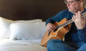 Gdzie ta keja na gitarze? Zagraj kultową szantę krok po kroku!