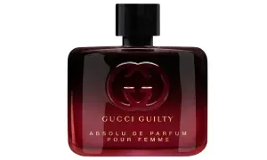 Elegancka butelka perfum Gucci Guilty Absolu de Parfum Pour Femme w odcieniach czerwieni i czerni.