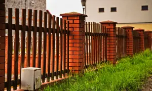 Jak odliczyć ogrodzenie od podatku? Poradnik dla firm i osób