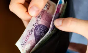 Ile zarabia pomocnik elektryka? Zaskakujące różnice w wynagrodzeniu