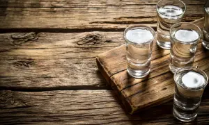 Ile kalorii ma wódka? Sprawdź, jak wpływa na dietę i zdrowie
