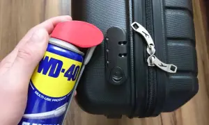 Czym smarować zamek w samochodzie? Ekspert radzi, unikaj WD-40!