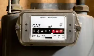 Jak odczytać licznik gazu: odczyt 02603 m³ i 369 dm³. Zapisz te wartości, by monitorować zużycie.
