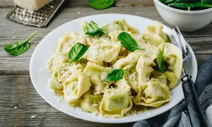 Jaki sos do tortellini ze szpinakiem i ricottą, który zaskoczy smakiem?
