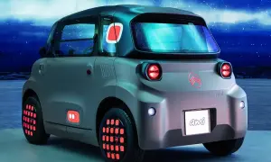 Citroën Ami, un veicolo elettrico compatto e colorato, ideale per la città. Le sue recensioni ne lodano la praticità e il design unico.