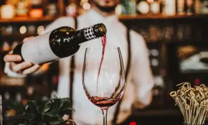 Gdzie na wino we Wrocławiu? Odkryj wyjątkowe miejsca i smaki
