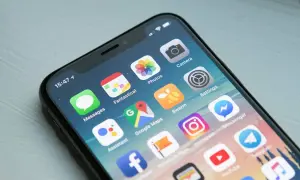 Ikona Messengera na ekranie iPhone'a. Dowiedz się, jak ustawić aktywność na Messengerze, aby pokazać znajomym, co robisz.