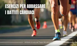 Atleti corrono in una gara, mostrando come abbassare i battiti cardiaci con l'allenamento.