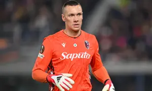 Łukasz Skorupski, polski bramkarz, broni w Serie A dla Bologny.