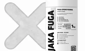 Jasnoszara fuga epoksydowa, która nie blaknie i nie przebarwia się, zapobiegając problemowi, dlaczego fuga ma niejednolity kolor.