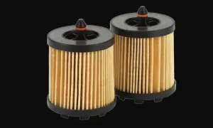 Dos filtros de aceite nuevos, listos para cuando hay que cambiar el filtro de aceite y mantener el motor en óptimas condiciones.