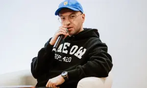 Kto tworzy muzykę elektroniczną? Poznaj ikony i polskie gwiazdy