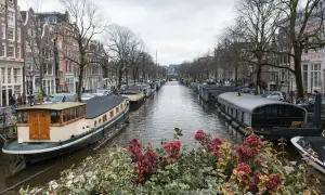 Gdzie leży Amsterdam? Odkryj jego lokalizację w Holandii