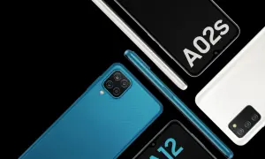 Samsung A02s dane techniczne: niebieski, biały i srebrny smartfon Samsung A02s oraz A12 na czarnym tle.