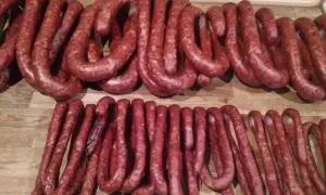 Domowa kiełbasa krok po kroku: Twój przepis na idealny smak!