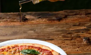 Oliwa do pizzy - jak poprawia smak i aromat Twojego dania