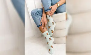 Jak nosić długie skarpetki? Stylowe porady i inspiracje