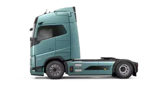 Un camion Volvo électrique bleu sarcelle, profil latéral, sur fond noir.