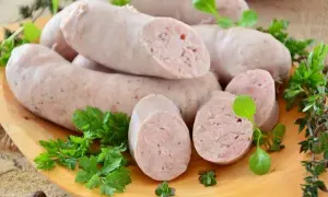 Jak przyrządzić kiełbasę białą parzoną, by była idealna i soczysta