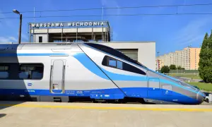 Pendolino nad morze cennik: nowoczesny pociąg PKP Intercity na stacji Warszawa Wschodnia.