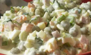 Jak długo gotować ziemniaki do sałatki jarzynowej, by idealnie wyszły