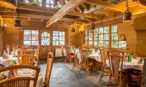 Gdzie zjeść przy Zamku Książ? Odkryj najlepsze restauracje w okolicy
