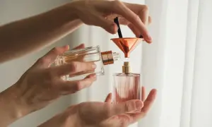 Jak przelać perfumy bez strat – krok po kroku do nowej butelki