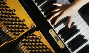 Czy fortepian to instrument strunowy? Odkryj jego prawdziwą naturę