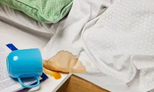 Jak usunąć plamy po odplamiaczu? Skuteczne metody i porady