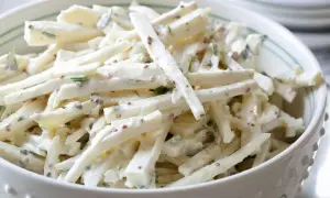 Selleriesalat Rezept: Einfach, klassisch & lecker zubereiten