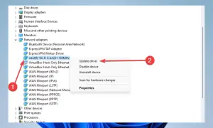 Menedżer urządzeń pokazuje, że Windows 10 nie widzi WiFi. Kliknij "Zaktualizuj sterownik" dla karty Intel(R) Wi-Fi 6 AX201 160MHz.
