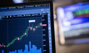 Wykres świecowy pokazuje wzrost cen srebra, co może sugerować pozytywną prognozę dla tego metalu szlachetnego.