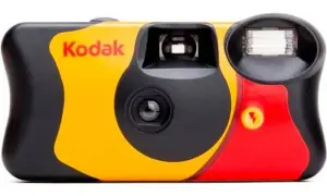 Jak tanio i szybko wywołać zdjęcia z aparatu jednorazowego Kodak