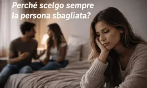 Donna pensierosa, mentre un uomo che alza le mani in segno di frustrazione o spiegazione, suggerisce una riflessione sulla psicologia delle relazioni.